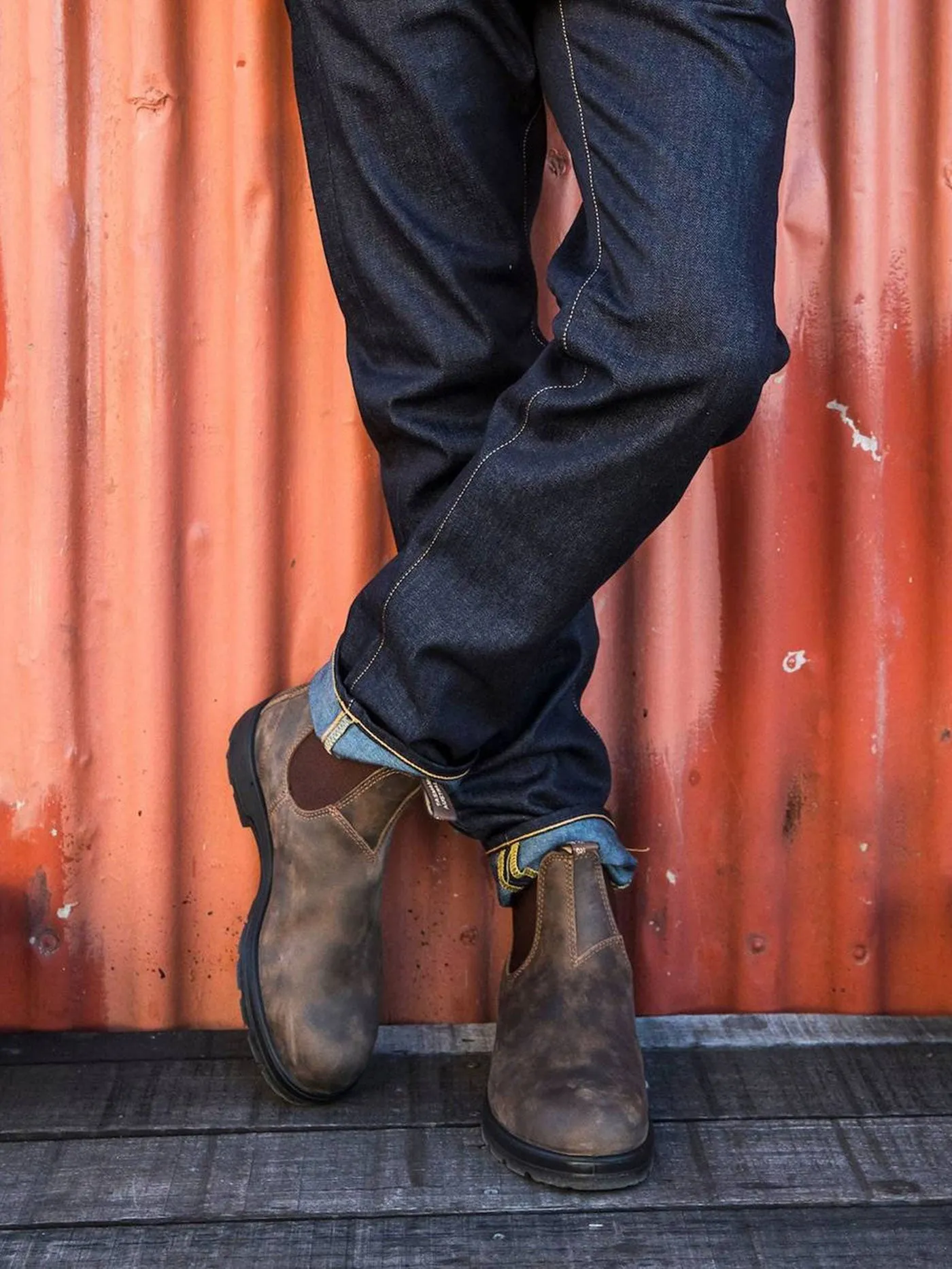 585 Classic Rustic Brown Boots