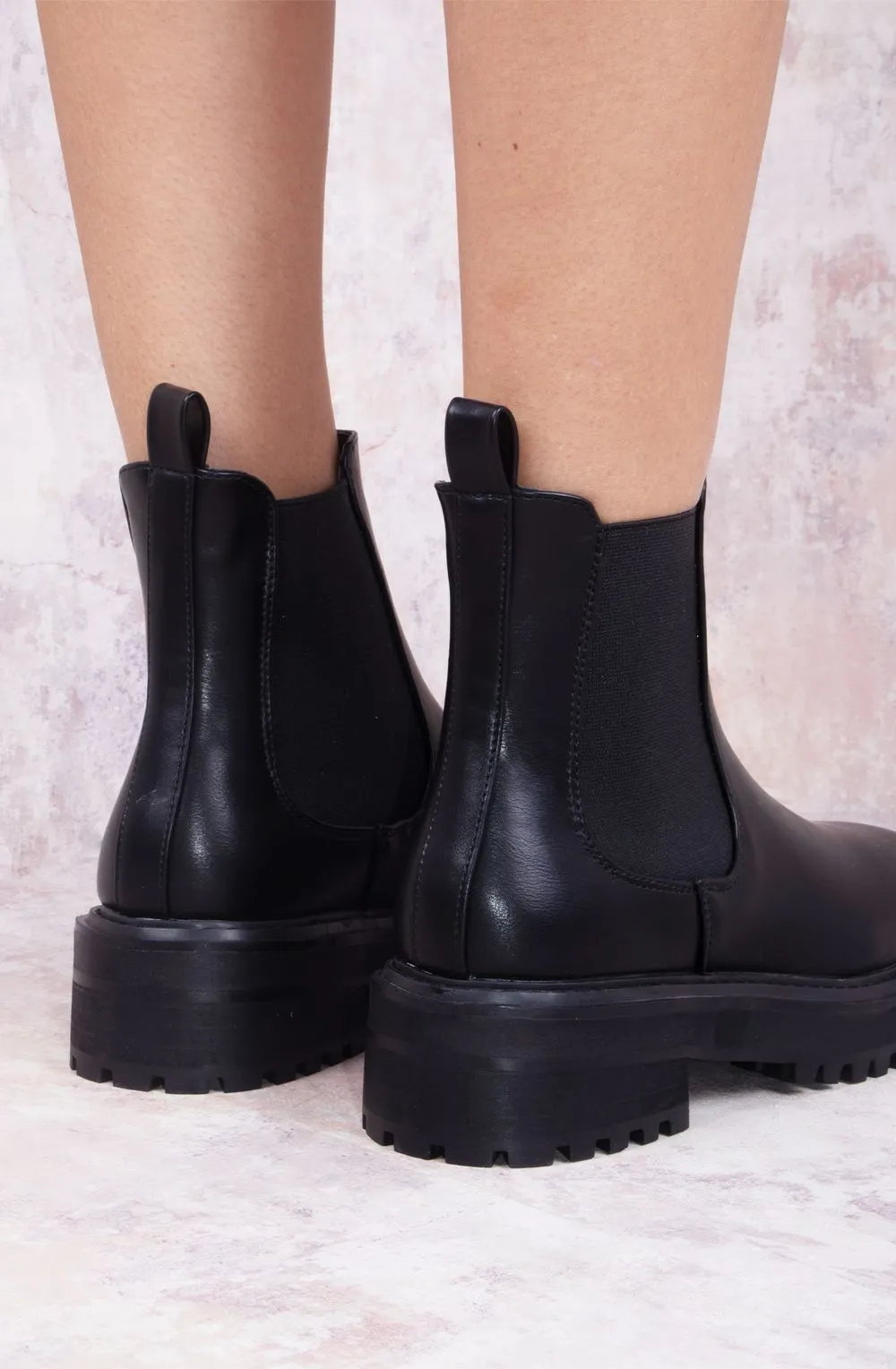 Chunky Platform Classic Chelsea Boot - Black