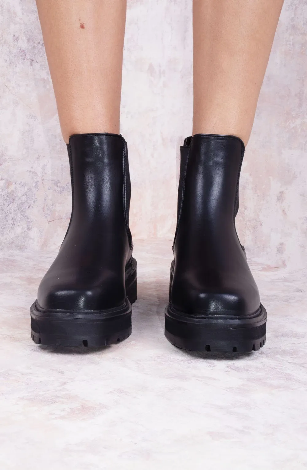 Chunky Platform Classic Chelsea Boot - Black